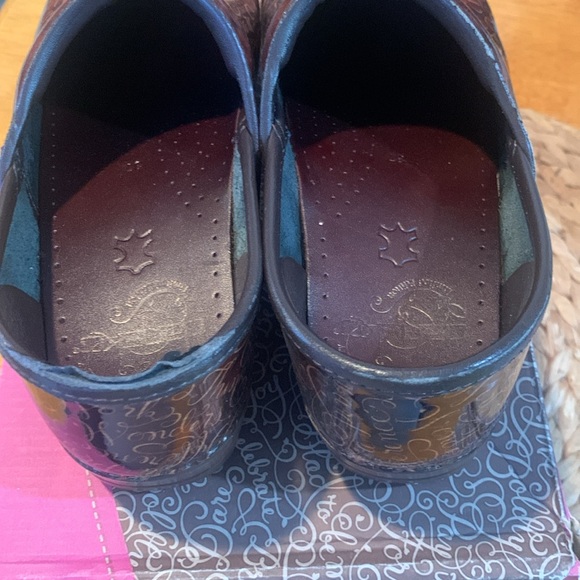 Ladies Dansko Proffesional 20th Anniversary edition clogs. - Picture 4 of 14